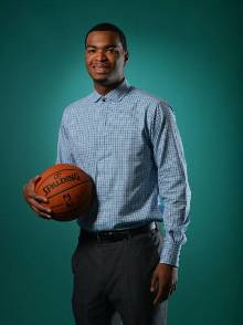 们打下了坚 们打下了坚